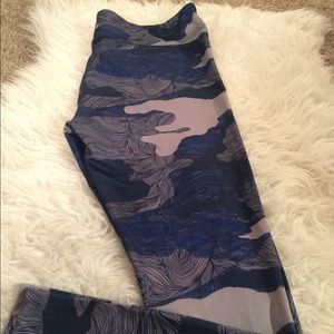 Blue and grey cameo high waisted leggings